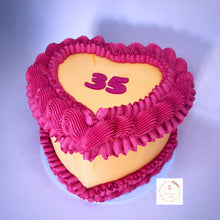 Load image into Gallery viewer, Vintage Lambeth Cake